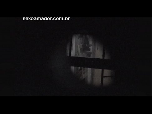 ❤️ Бландзінка таемна здымаецца на відэа з суседскага вуаерыста, схаванага за пустымі цэгламі Анал відэа у нас